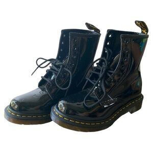 NWOT Dr. Martins Shiny Black Lace-Up Combat Boots Size 5